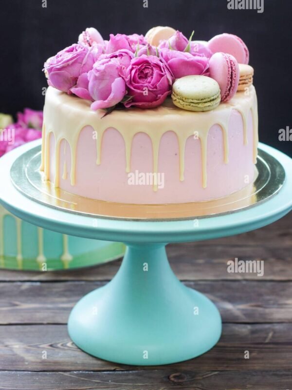 Macaron & Rose Drip Cake