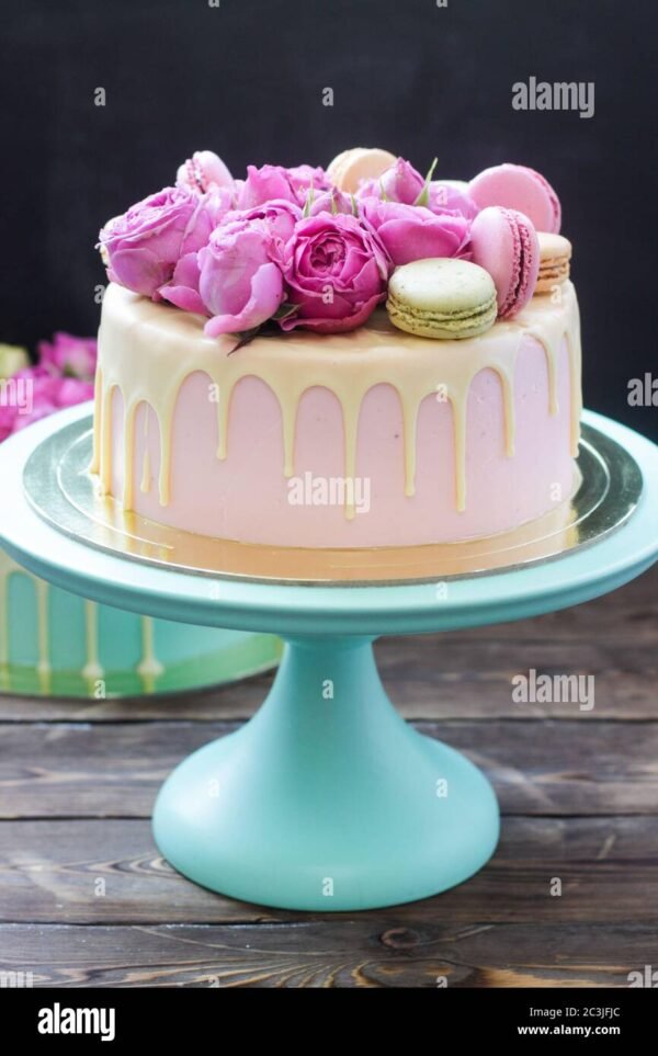 Macaron & Rose Drip Cake